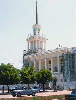 площадь Ушакова