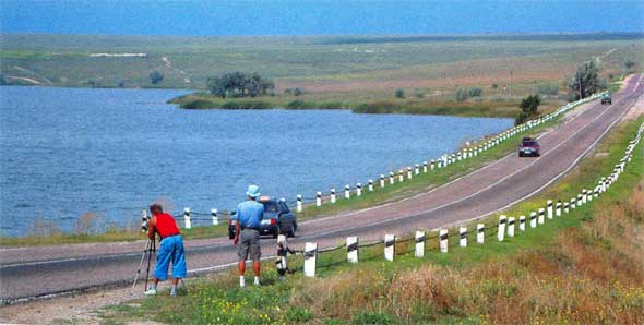 Дорога на Черноморское через озеро Донузлав