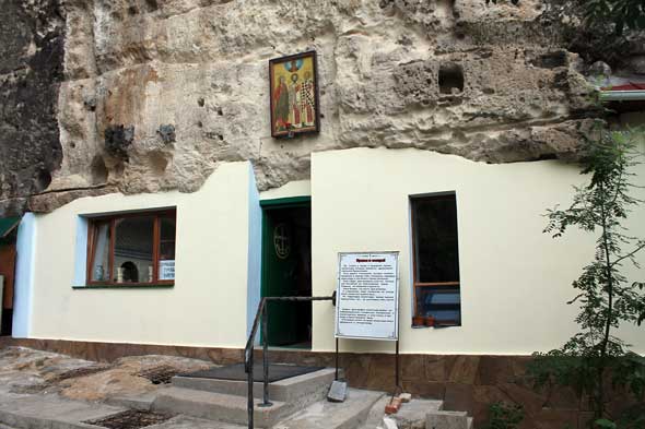 вход в пещерные храмы