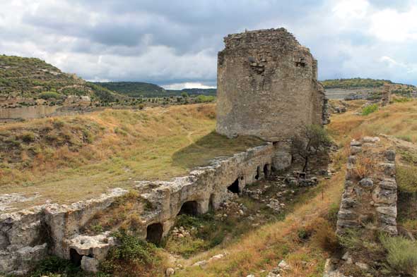 древний ров крепости Каламита